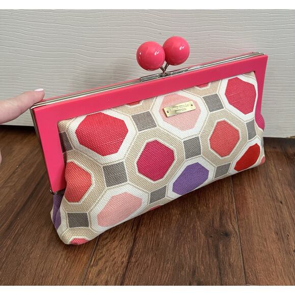 KATE SPADE New York Geometric Canvas Bubble Gum Pink Kiss Lock Clutch Purse Bag - Picture 3 of 16